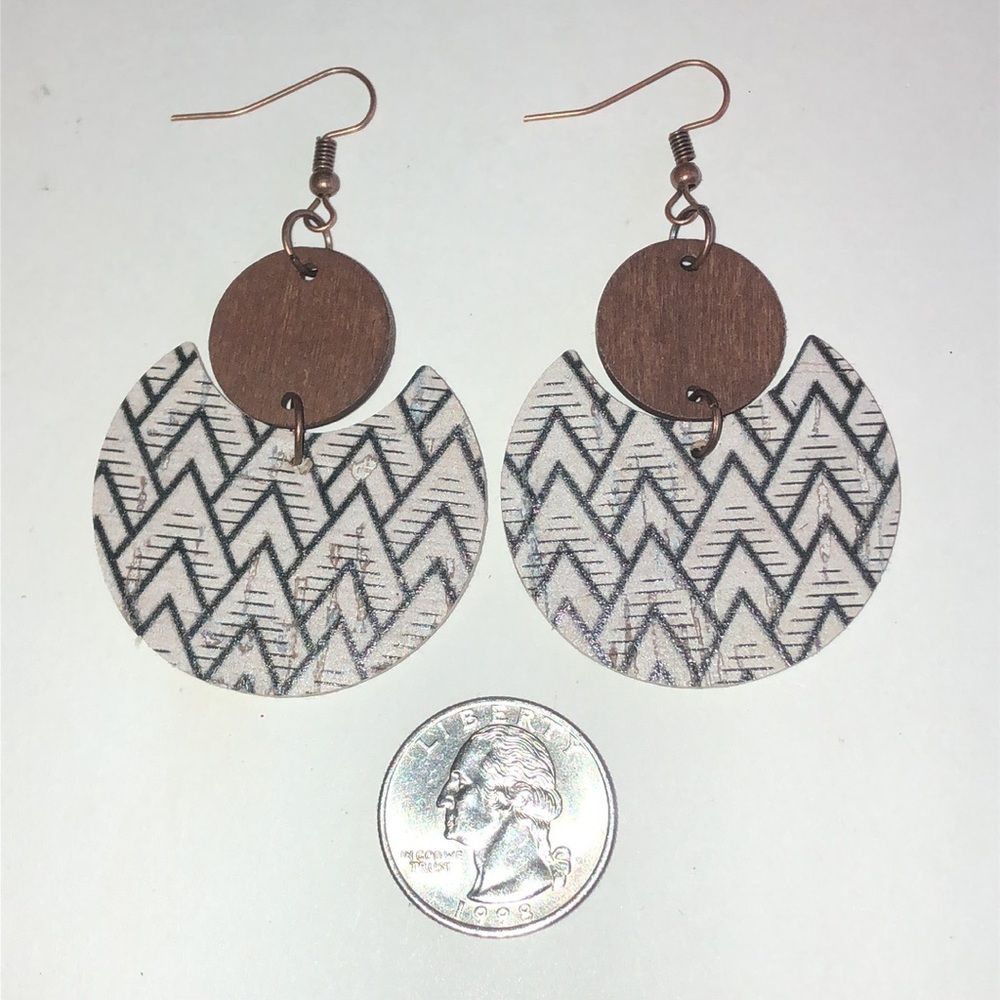 Geometric Patterned Retro Boho Earrings - Picture 2 of 4